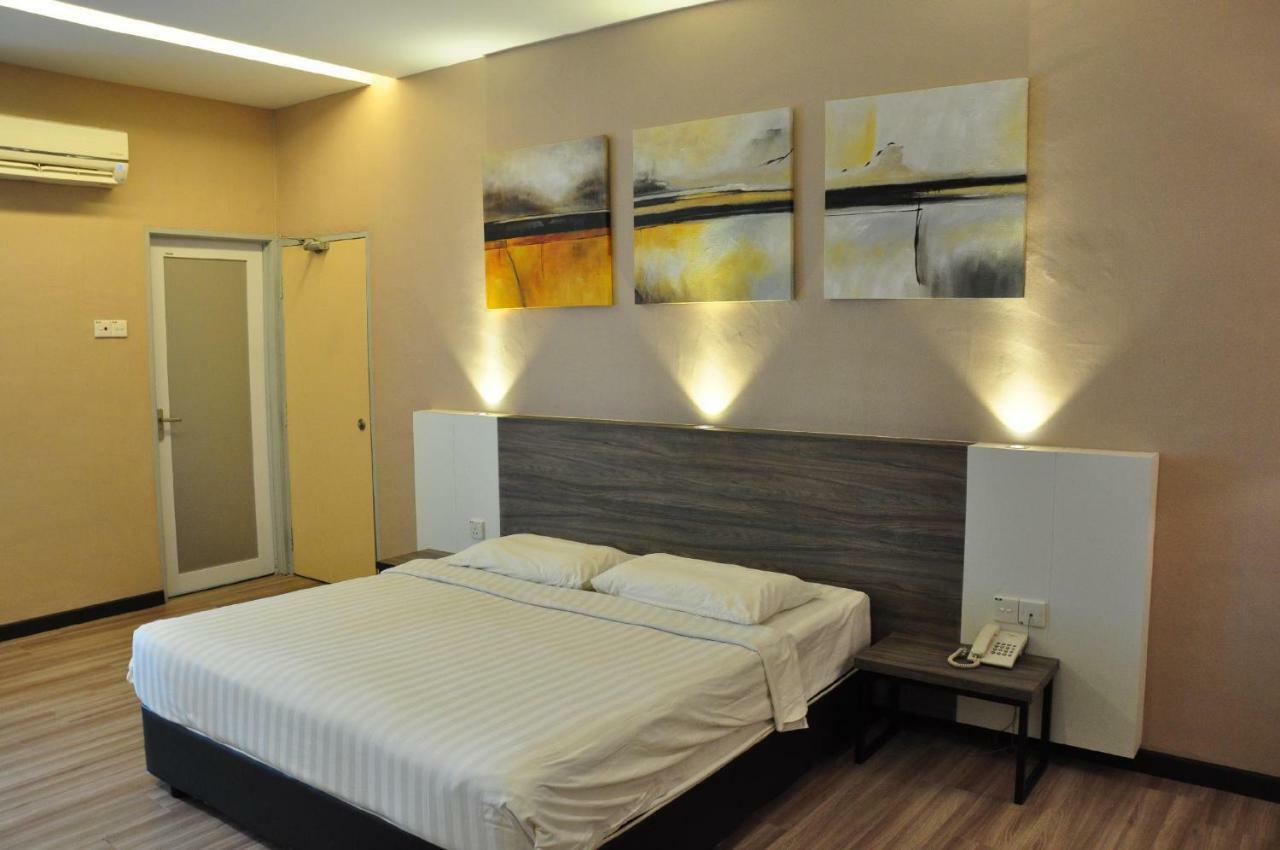 Frazel Inn Hotel Parit Buntar Exterior foto