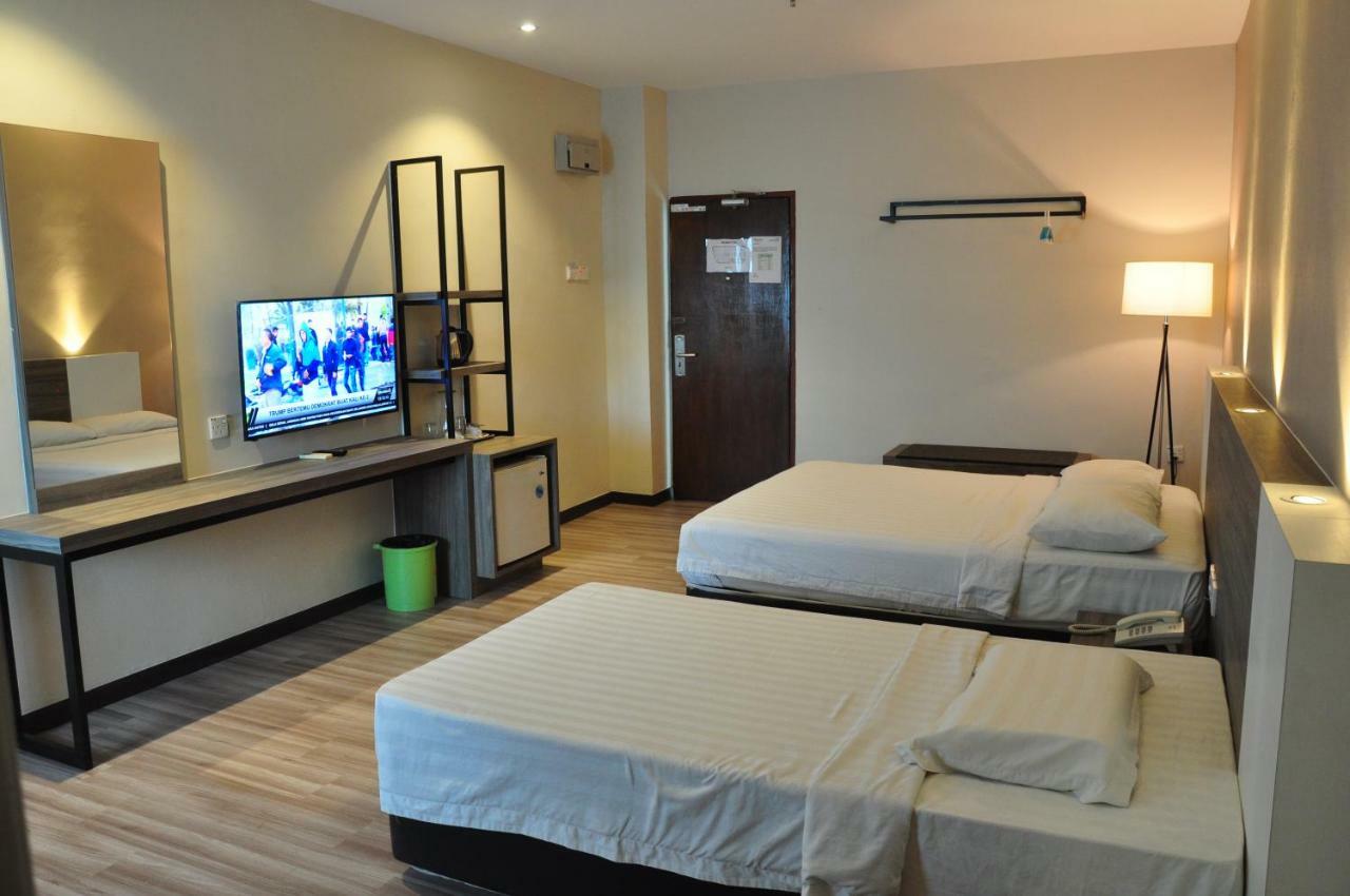 Frazel Inn Hotel Parit Buntar Exterior foto