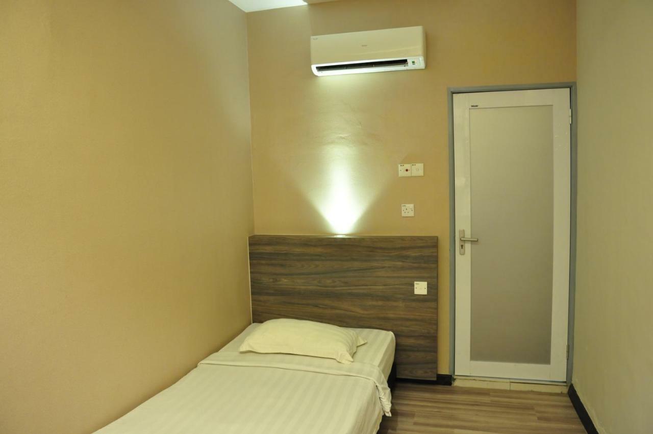 Frazel Inn Hotel Parit Buntar Exterior foto
